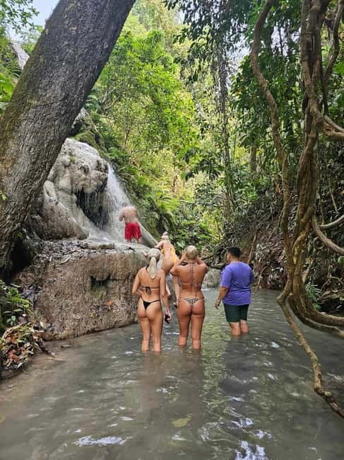Private : Sticky Waterfall & Secret Temple & Karen Village. - A local lunch gives the schedule a human pace