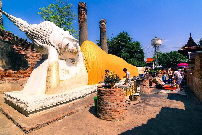 Private Tour: Ayutthaya Temples, Ruins and Lunch on River Cruise - Lunch and river views on a shared cruise