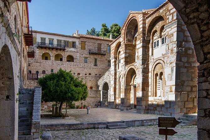 Private Tour Delphi, Village of Arachova, Osios Loukas Monastery - Arachova: stone lanes, food, and local crafts