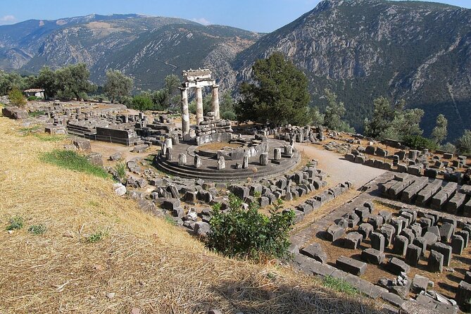 Private Tour Delphi, Village of Arachova, Osios Loukas Monastery - Should you add the optional guide?