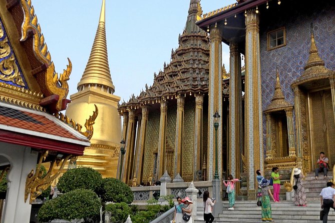 Private Tour: Grand Palace & Emerald Buddha Temple Experience - The private format and what it changes
