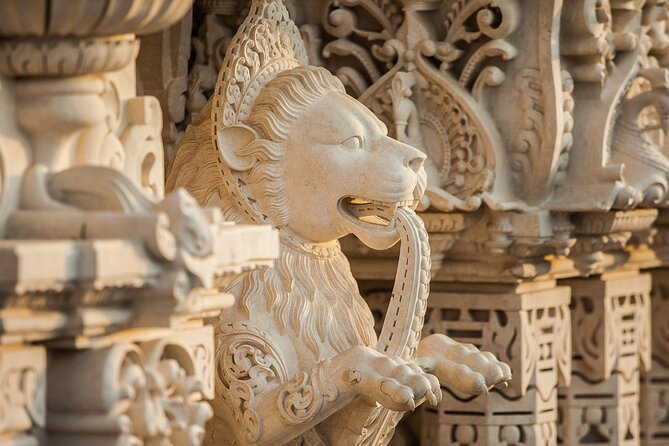 Private Tour in Abu Dhabi City with BAPS Temple - Marina Mall, lunch, and a practical mid-day break