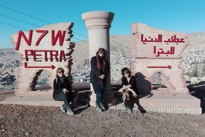 Private Tour Petra with Monastery El Deir and lunch - Entering Petra through the Siq