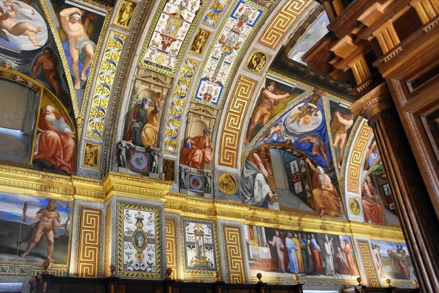 Private tour: San Lorenzo de El Escorial Monastery - The Royal Pantheon and the people behind the dynasty
