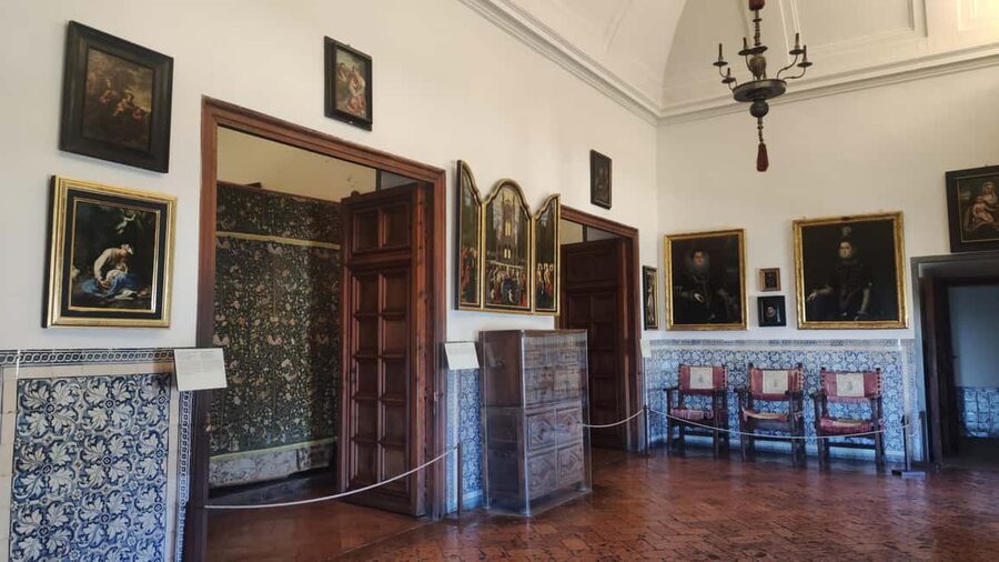 Private tour: San Lorenzo de El Escorial Monastery - What the private format adds