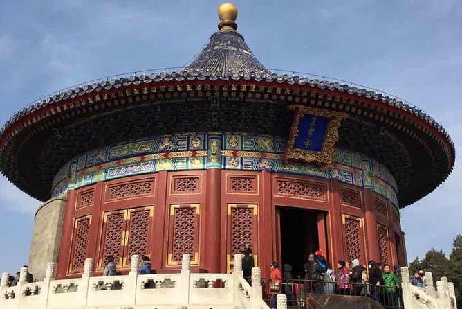Private Tour: Temple of Heaven with Roast Duck and Acrobatic show - Peking duck dinner with drinks