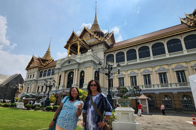 Private Tour: Temples Tour of Bangkok - Chinatown, the flower market, and the old city