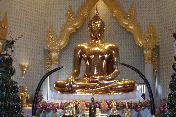 Private Tour: The Best of Bangkok Temples - Half Day - Crossing Chinatown on the way to Wat Traimit