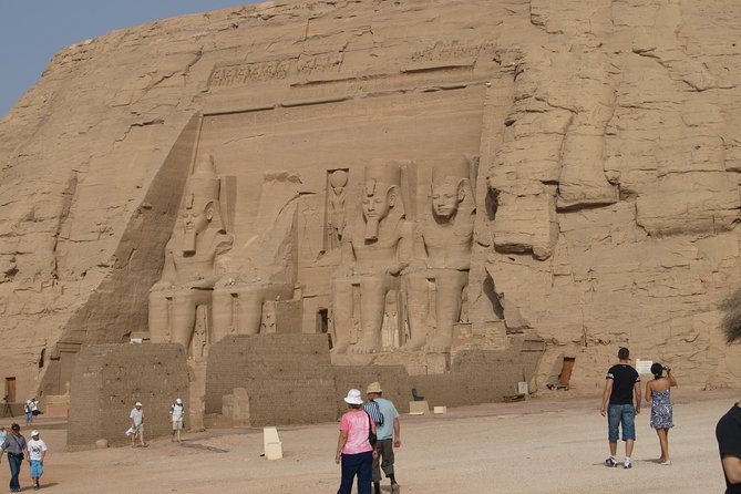 Private Tour to Abu Simbel Temples by Vehicle from Aswan - How the guide affects the experience