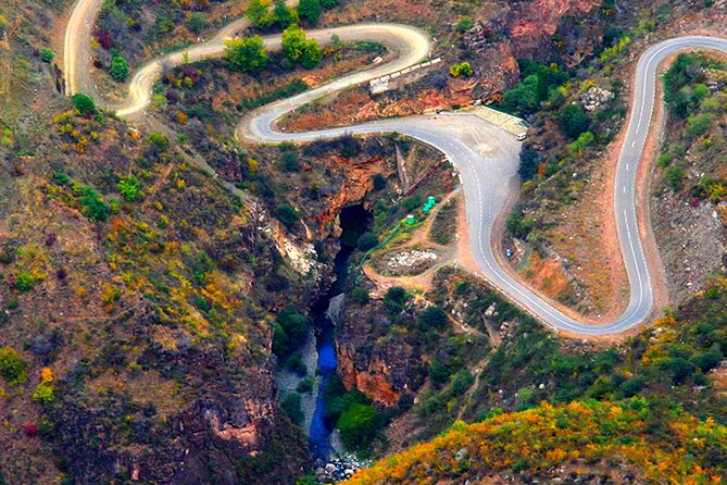 Private tour to Hin Areni winery, Tatev monastery & ropeway, Khndzoresk caves - Food, costs, comfort, and the real value