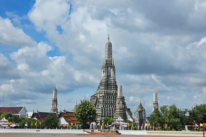 Private tour to Wat Pho,Wat Arun, Canal Tour,Flower Market - What the $159 Price Buys You