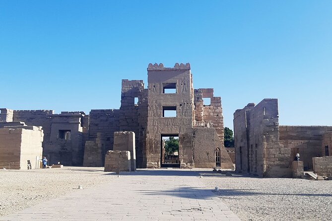 Private tour West Bank Luxor, Valley of the Kings, temples, lunch - Lunch at Malkata House with Valley views