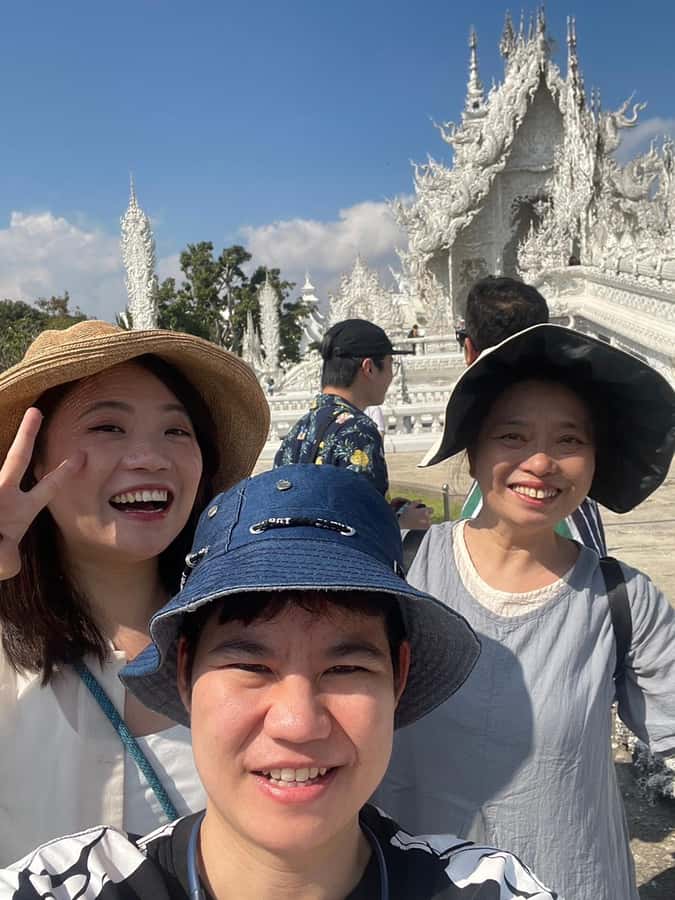 Private trip Chiang Rai Day trip, White Temple, Blue temple - The early ride from Chiang Mai to Mae Khachan