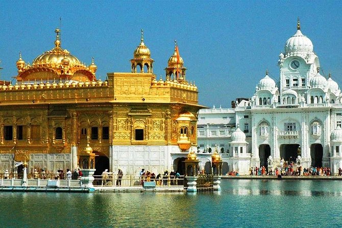 Private Wagah Border Drama and the Golden Temple with Transfer - Jallianwala Bagh in about 30 minutes
