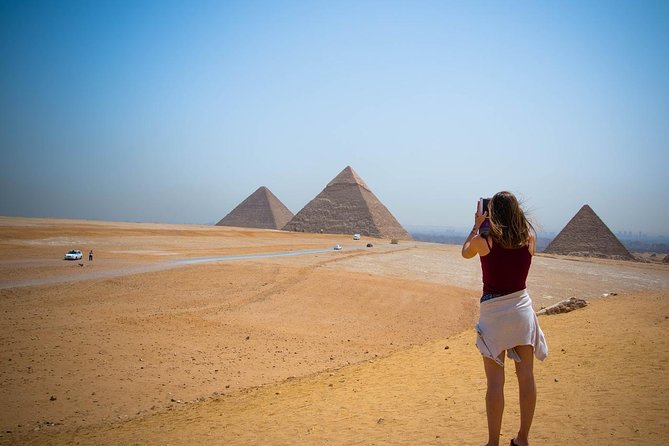 Pyramids of Giza & Sphinx & valley temple Tour with Egyptian lunch - Two hours among the three pyramids