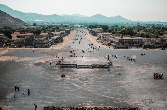 Pyramids of Teotihuacan, Guadalupe Shrine & Tlatelolco Tour - Tequila tasting and the shopping question