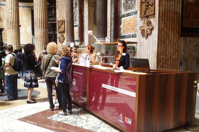 Rome's Iconic Temple: Pantheon Audio Guided Tour with Fast Access - Entering through the central line