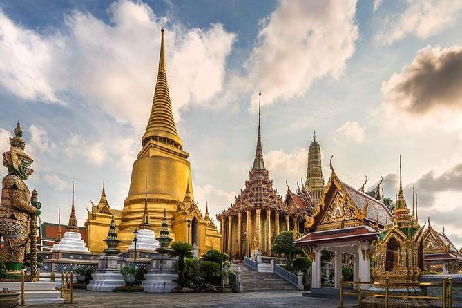 Royal Grand Palace and Bangkok Temples: Half Day Tour - Wat Pho and the reclining Buddha