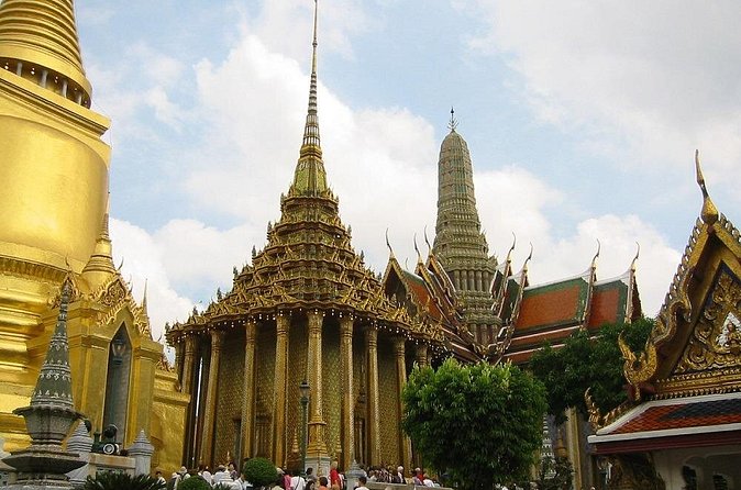 Royal Grand Palace And Wat Pho - Family suitability and physical demands