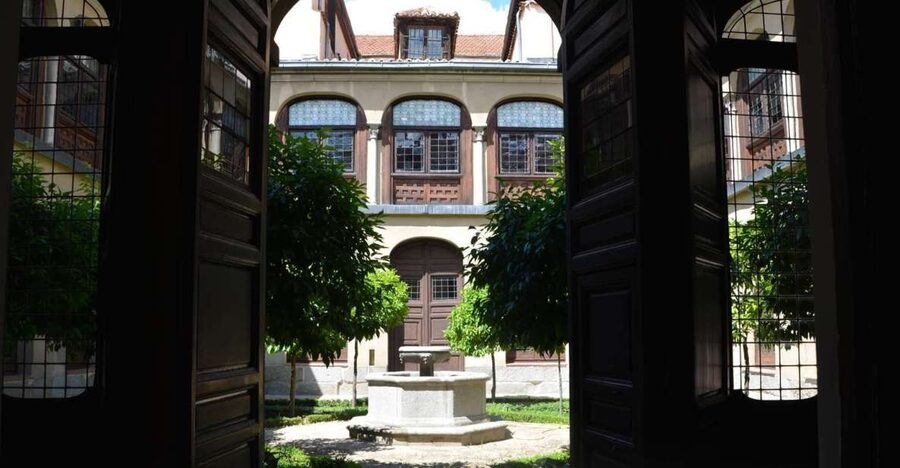 Royal Monastery of the Barefoot nuns: Guided Tour + Tickets - Chapels, relics, and the choir