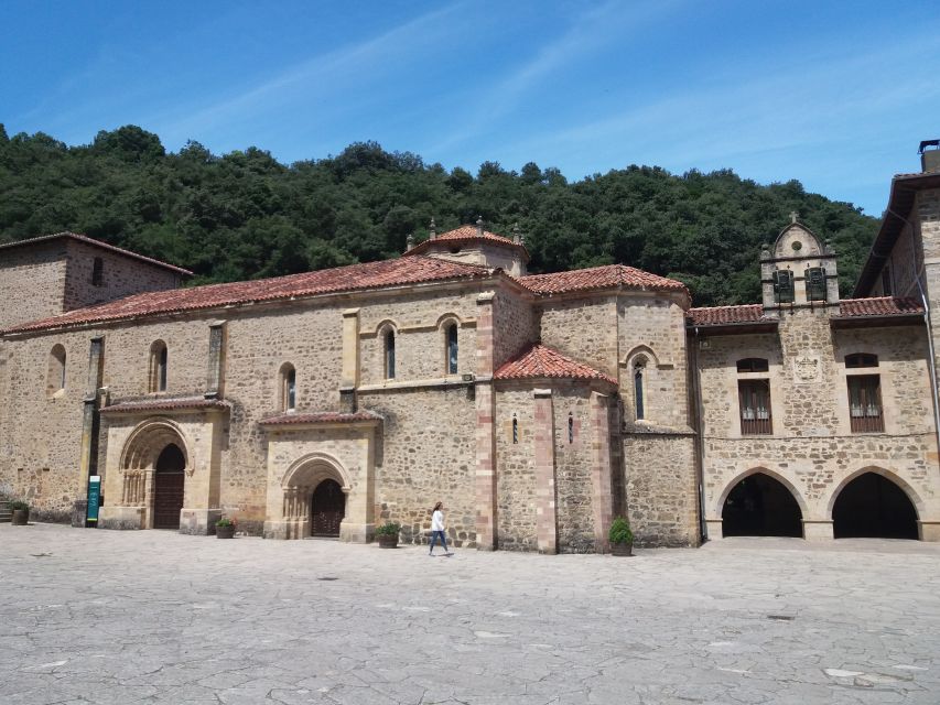 Santander: Picos, Santo Toribio Monastery and Potes Day Tour - Fuente Dé and the choice between cable car and horses