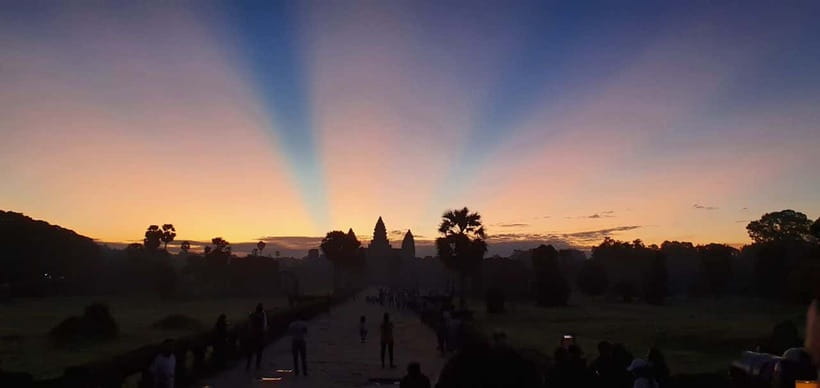 Seat-In-Coach: Small Circuit tour with Sunrise at Angkor Wat - Bayon and the 216 stone faces