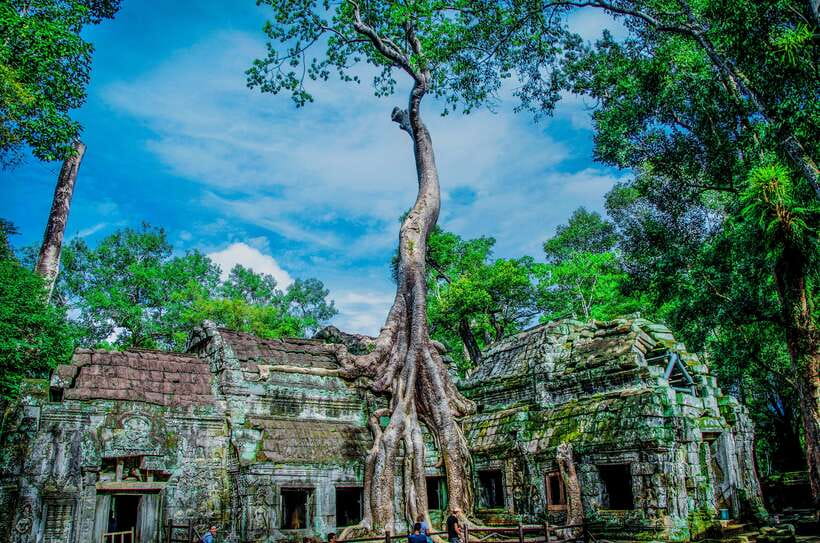 Seat-In-Coach: Small Circuit tour with Sunrise at Angkor Wat - Angkor Wat at sunrise: beautiful, crowded, and worth the alarm