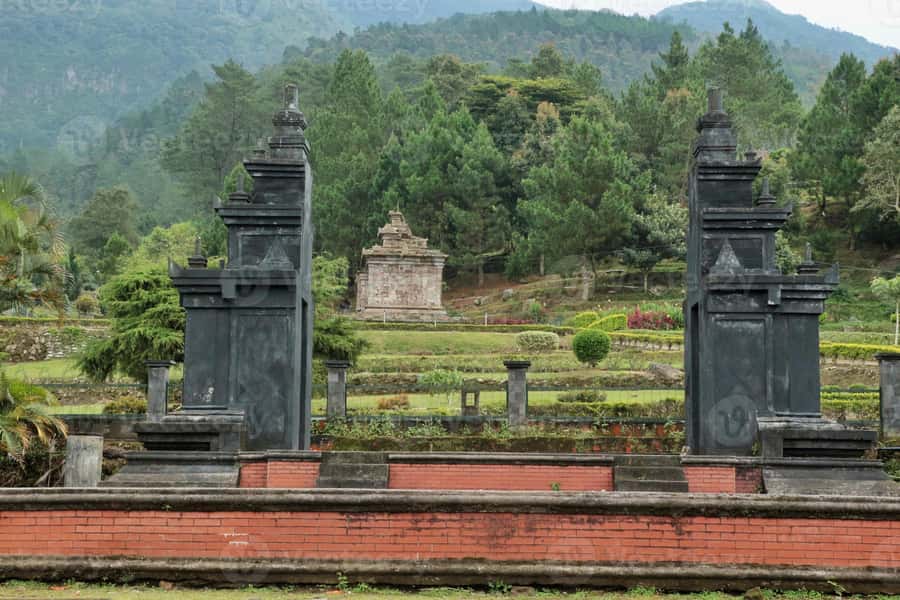 SEMARANG TOURS : GEDONGSONGO TEMPLE/TRAIN MUSEUM AMBARAWA - Ambarawa Railway Museum and its working engines