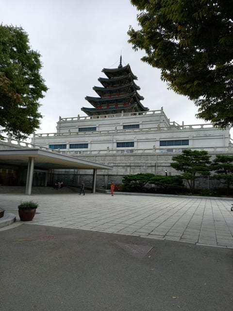 Seoul: 4-Hour Guided Tour to Palace, Bukchon, Jogyesa Temple - Who should book this private Seoul tour?
