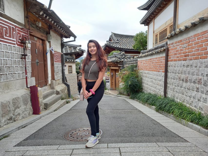 Seoul: 4-Hour Guided Tour to Palace, Bukchon, Jogyesa Temple - Gyeongbokgung: about 2 hours and 20 minutes at Seoul’s grand palace