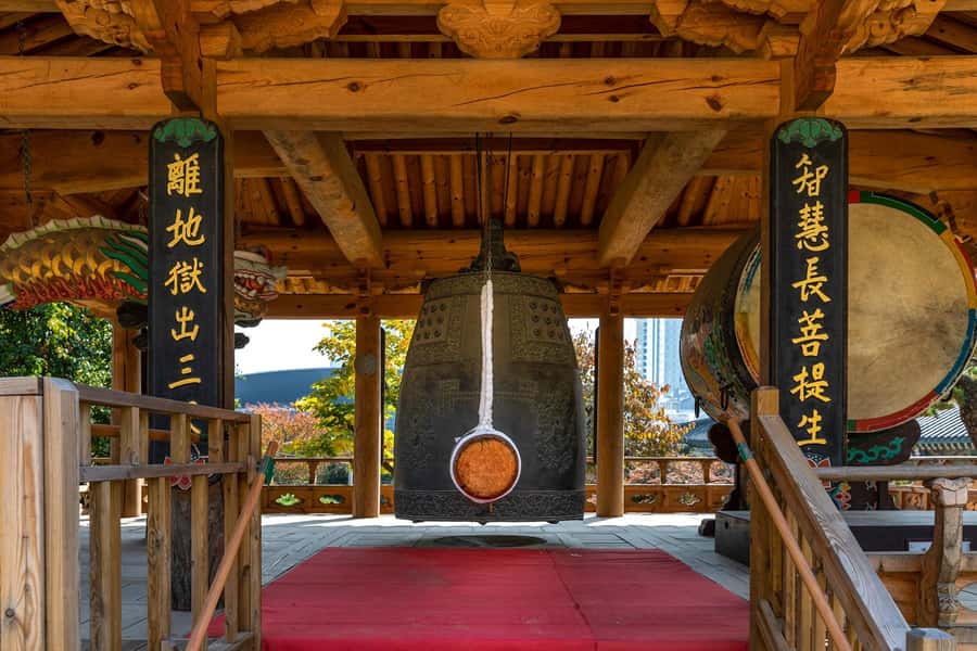 Seoul: Night Bongeunsa Temple Guided Tour - Why the guide makes the difference