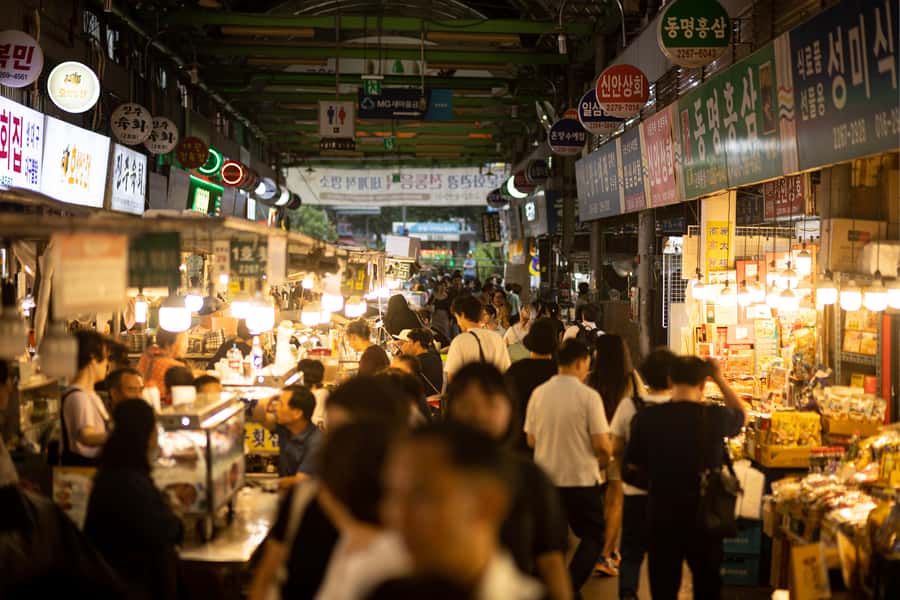 Seoul: Night Bongeunsa Temple Guided Tour - A closer look at the private and chauffeur options