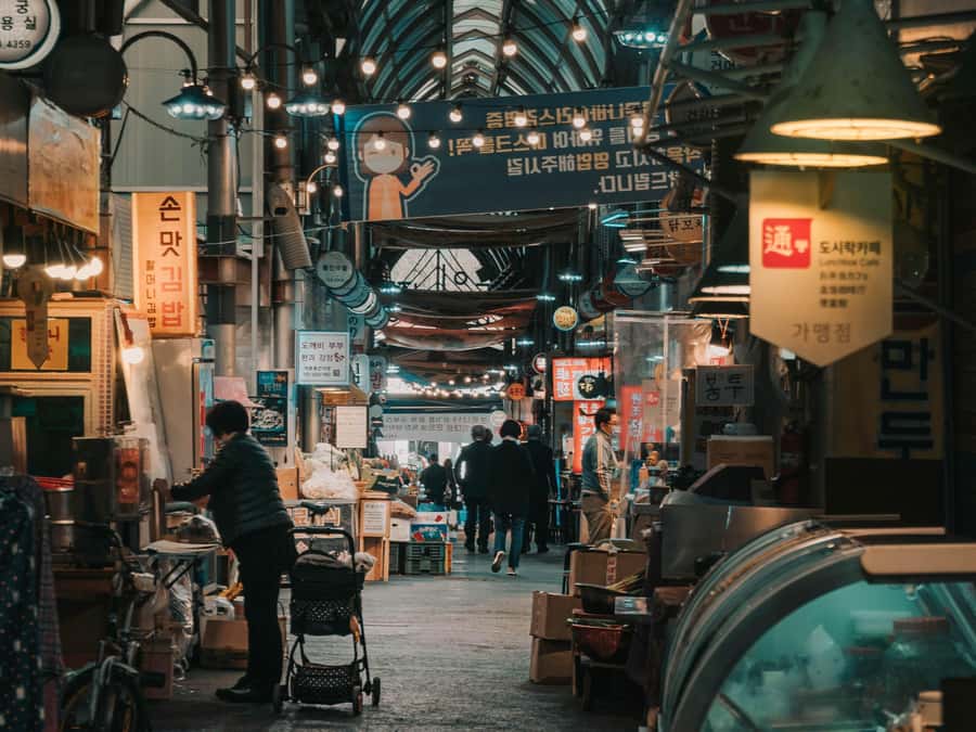 Seoul: Palace, Temple and Market Guided Foodie Tour at Night - Walking, weather, and accessibility