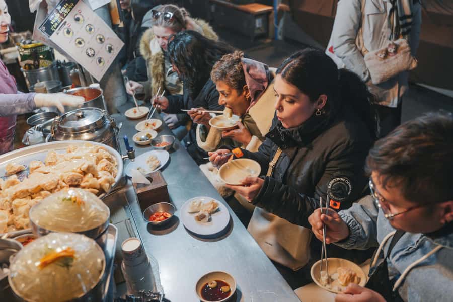 Seoul: Palace, Temple and Market Guided Foodie Tour at Night - Who will get the most from this tour
