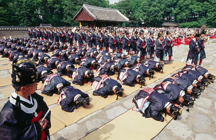 Seoul: UNESCO Sites tour: Palace, Shrine & Bukchon Village - Jongmyo Shrine and Korea’s royal rituals