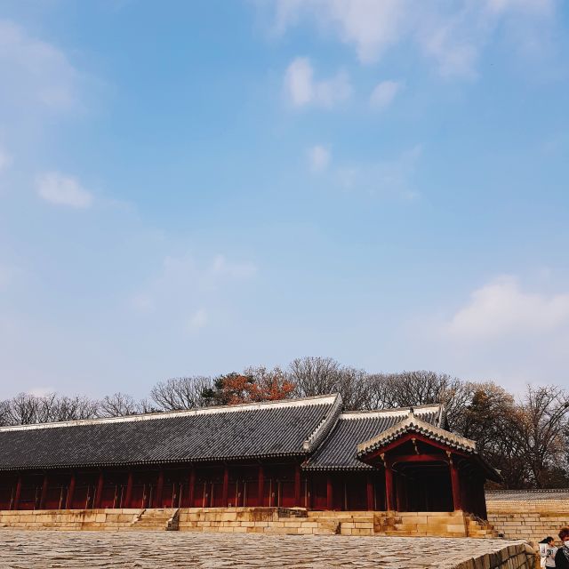 Seoul: UNESCO Sites tour: Palace, Shrine & Bukchon Village - The ginseng stop: useful context, possible sales pressure