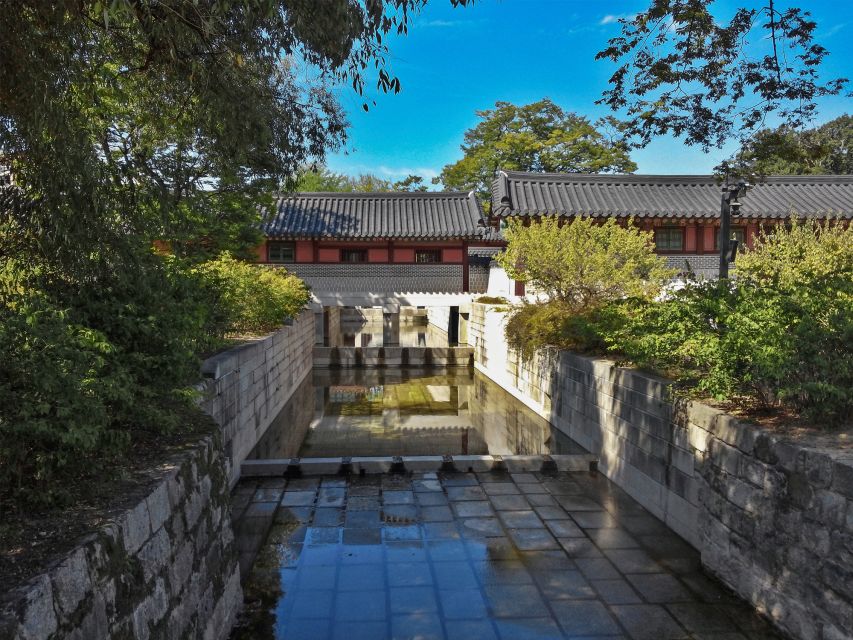 Seoul: UNESCO Sites tour: Palace, Shrine & Bukchon Village - The full-day option and Suwon’s fortress