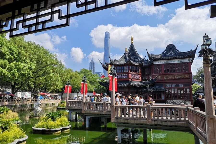 Shanghai: Yu Garden and City God Temple Walking Tour - Yu Garden, Shanghai’s private garden classic