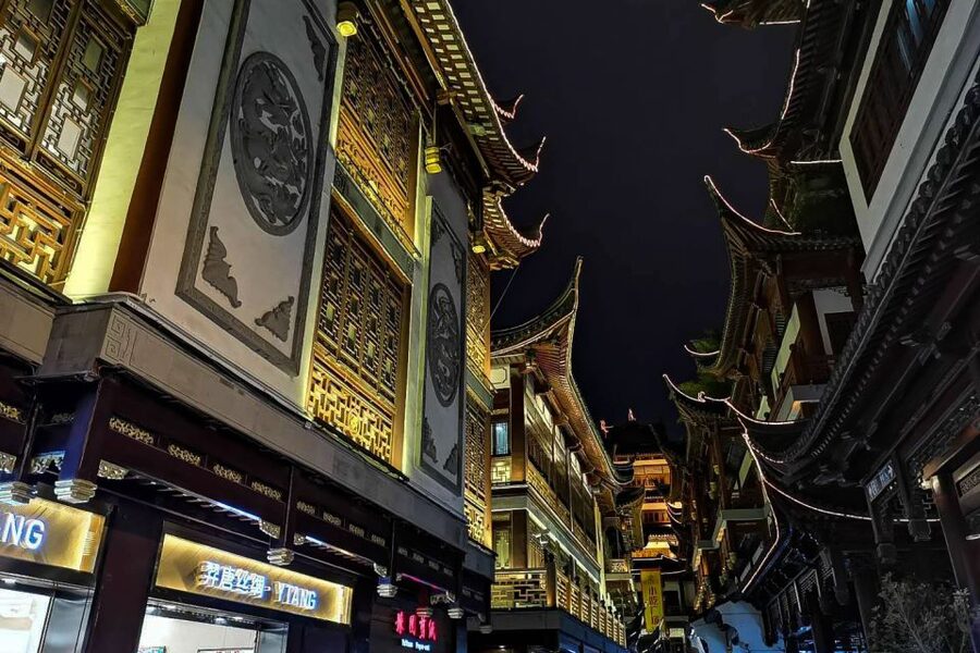 Shanghai: Yu Garden and City God Temple Walking Tour - What the $60 price gives you