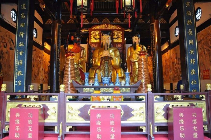 Shanghai: Yu Garden and City God Temple Walking Tour - Who should book this Shanghai walk?