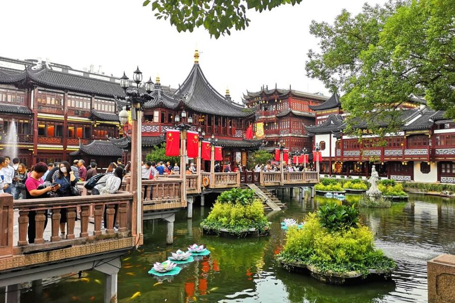 Shanghai: Yu Garden and City God Temple Walking Tour - City God Temple and the Taoist side of Shanghai