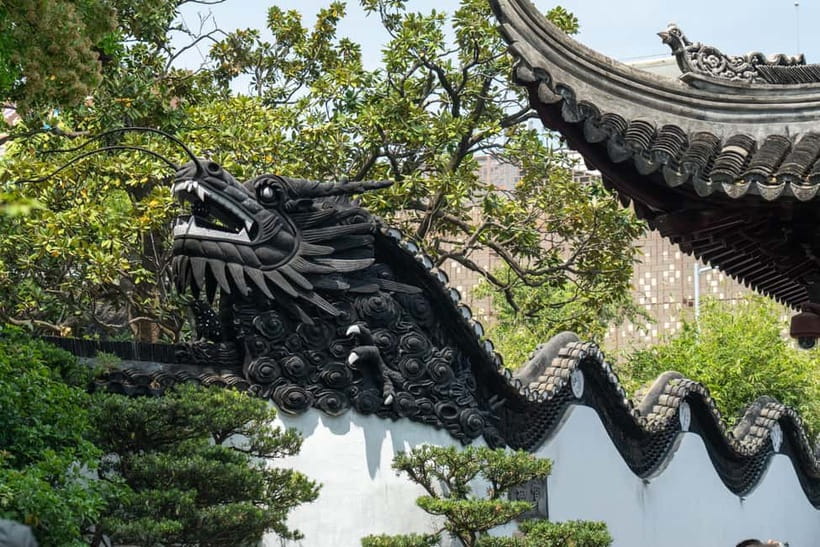 Shanghai: Yuyuan, City God Temple Old City Tour-Tip Based - Small goods, local craft, and the final park