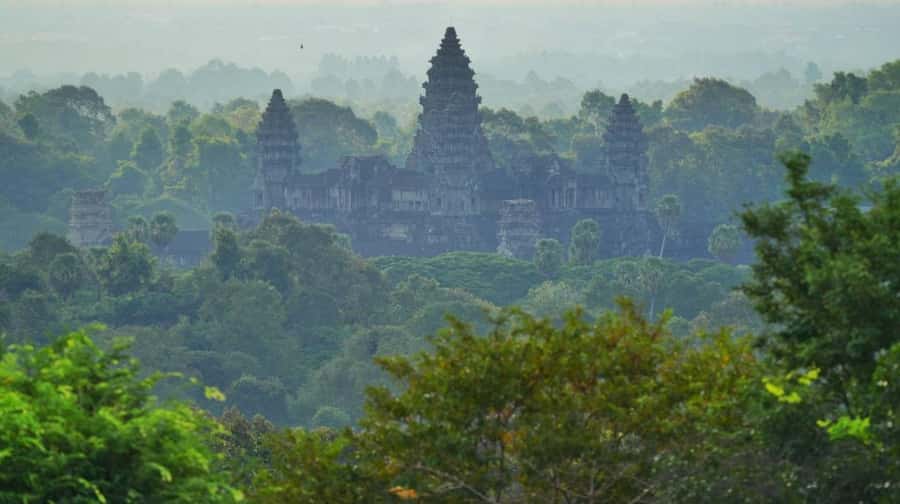 Shared day tour with Spanish-speaking guide at Angkor Temple. - Key points at a glance