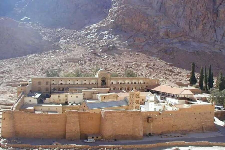 Sharm El Sheikh: Mount Sinai & St. Catherine Monastery Tour - Descending to St. Catherine’s Monastery