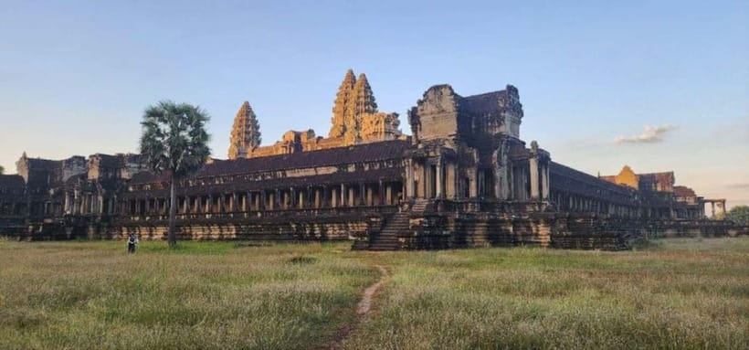 Siem Reap: 1-Day Angkor Wat Tour in Portuguese - Tuk-tuk or air-conditioned van