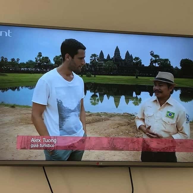 Siem Reap: 1-Day Angkor Wat Tour in Portuguese - Entering Angkor Thom through the Victory Gate