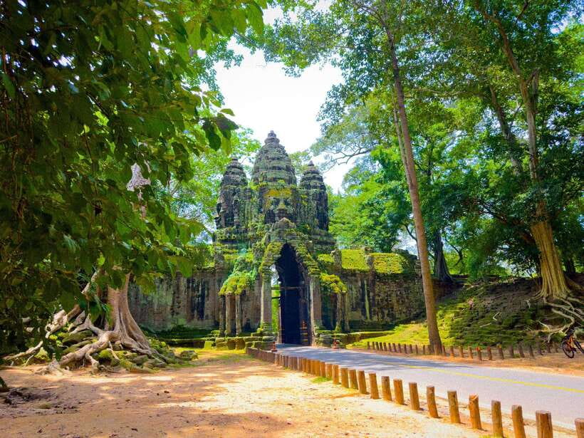 Siem Reap: 2-Days Angkor Wat with Sunrise Small-Group Tour - Afternoon: Neak Pean and atmospheric Preah Khan
