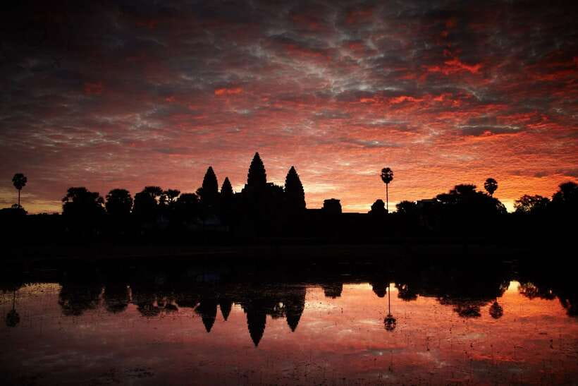 Siem Reap: Angkor Sunrise 1- or 2-Day Guided Temples Tour - Day one: Pre Rup and the outer temples