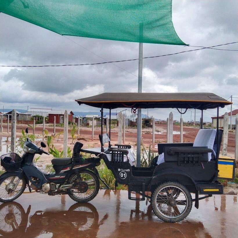 Siem Reap: Angkor Temples Tour by a Private Tuk Tuk - Angkor Wat, the grand first stop