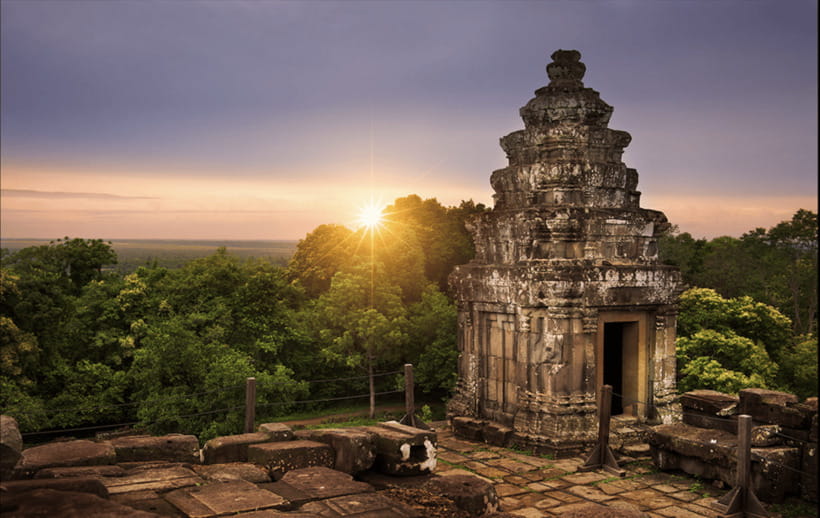 Siem Reap: Angkor Temples Tour - Shared Tours tours guide - Bayon and the royal city of Angkor Thom